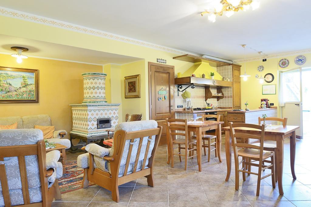 Bed And Breakfast Montino Cene Buitenkant foto